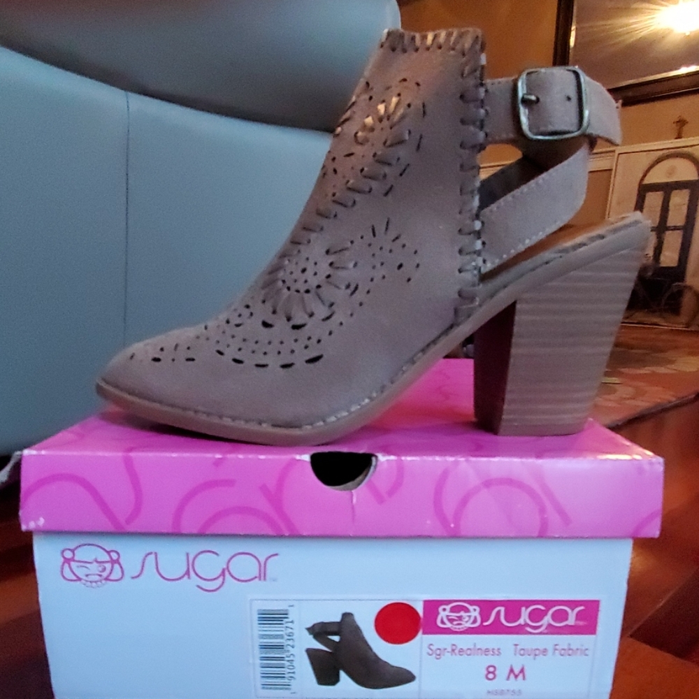 NEW W/box Laser Cut Surger Booties
